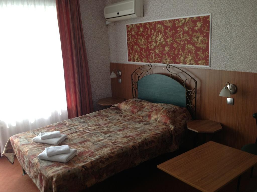 Hotel Astra Family Warna