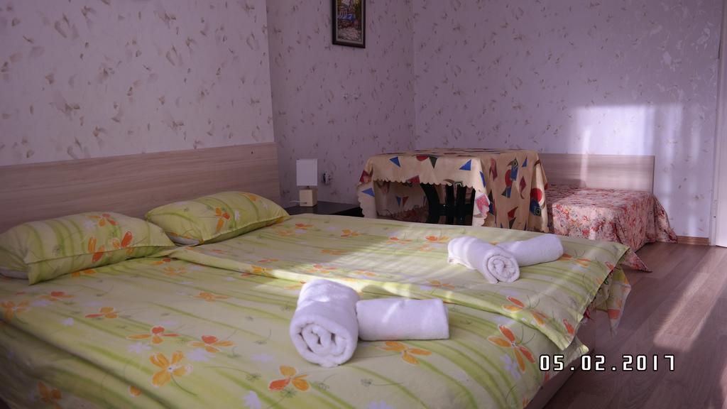 Hotel Astra Family Warna